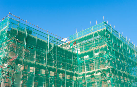 Hijau 1m 3m 4m Sistem Jaring Debris Lebar Jaring Jaring Untuk Perancah 6 Jarum